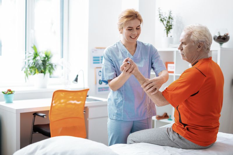 Why You Should Consider a Holistic Approach to Senior Care in Miami, FL